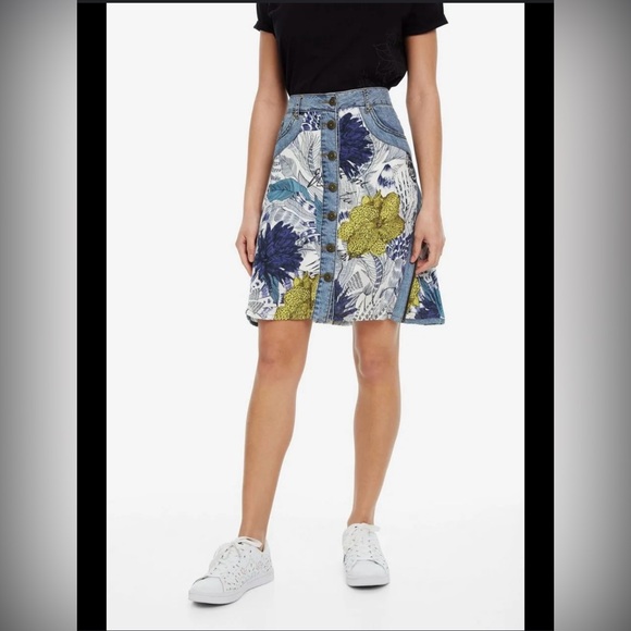 Cute Desigual Jean Skirt - Picture 1 of 10